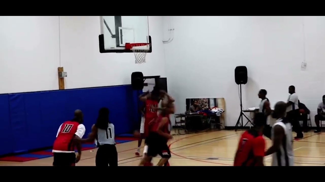 R.Kelly Playing Basketball - YouTube