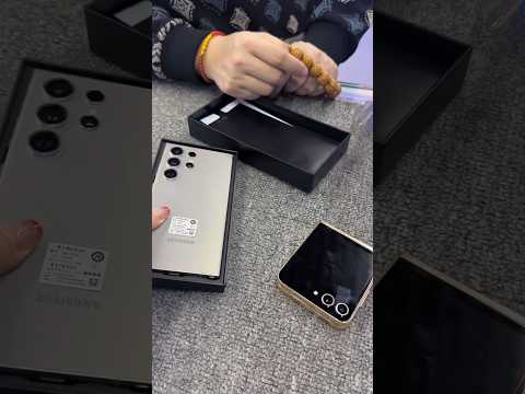 Samsung Galaxy S24 Ultra vs samsung w24 flip #shorts