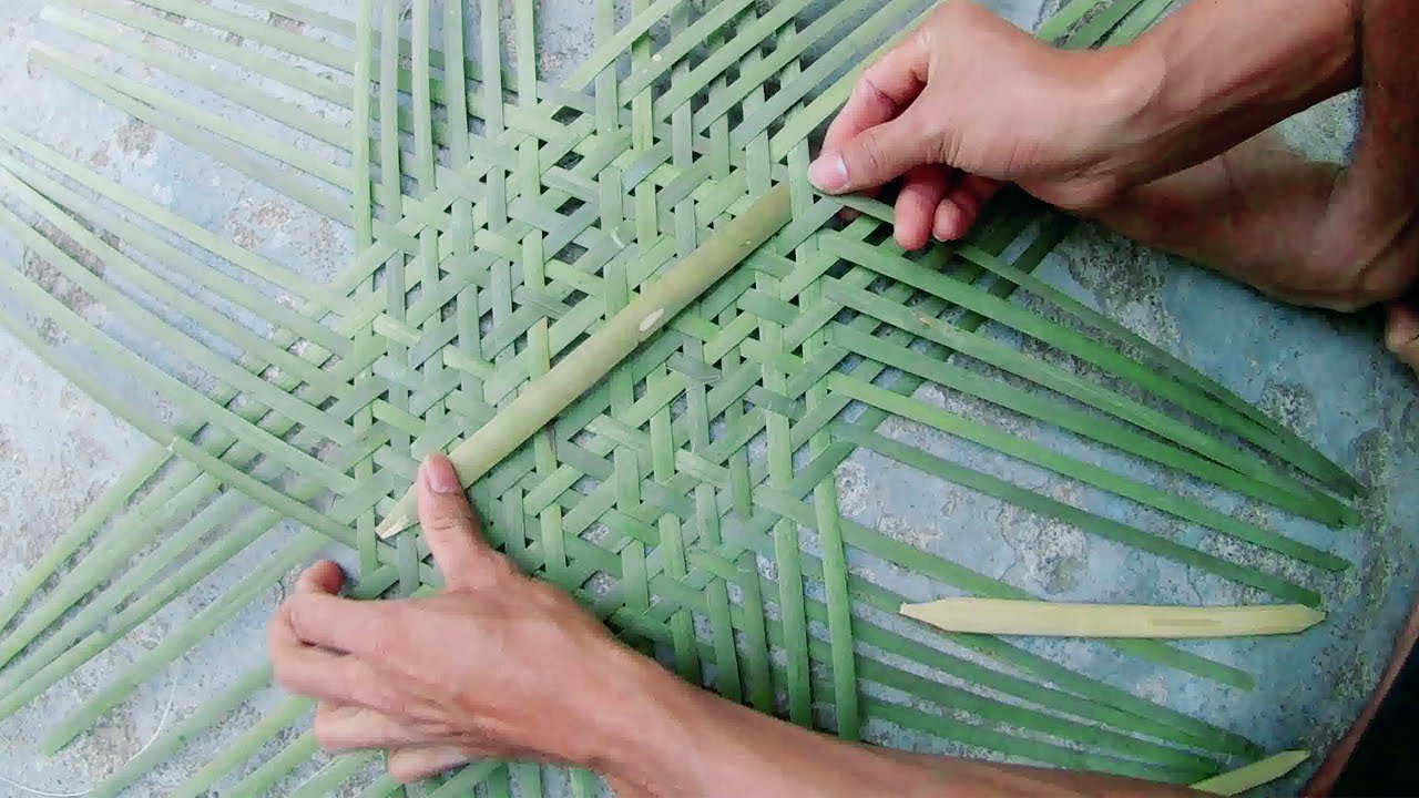 Traditional basket making using rudimentary tools
