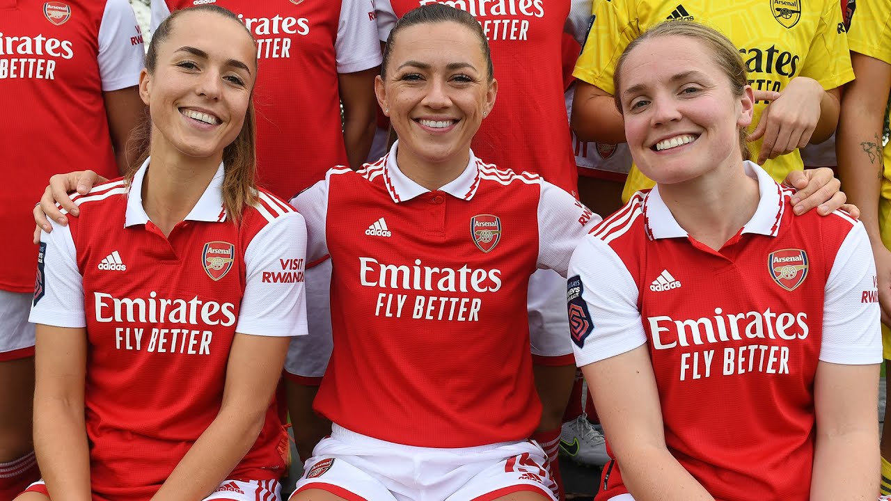 behind-the-scenes-at-the-2022-23-arsenal-women-s-team-photocall-youtube