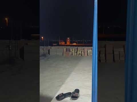 کلبه درویشی قدیمی نشسته بودم قلیون کشیدم هوا خنک دل چسب