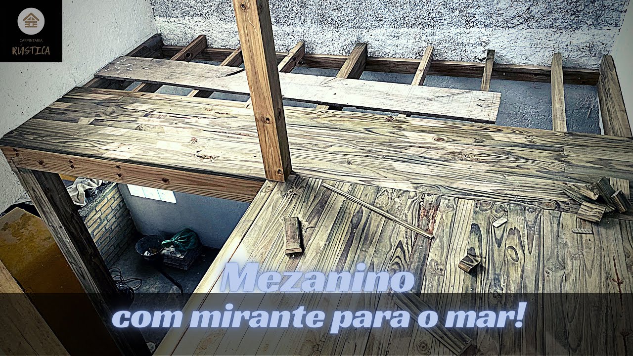 MEZANINO DE PINUS TRATADO COM VISTA PARA PRAIA DA GAMBOA-SC