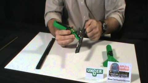 Unger Angled "Swivel-Loc" Squeegee Handle