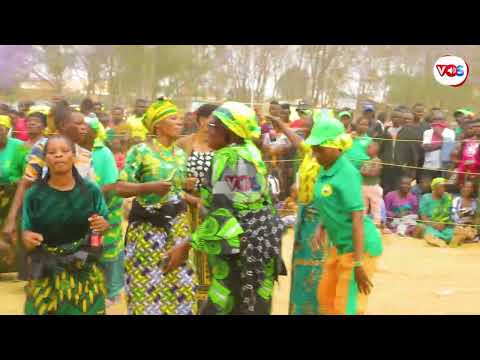 TAZAMA WAMAMA WA KIFIPA WAKICHEZA NGOMA ZA ASILI