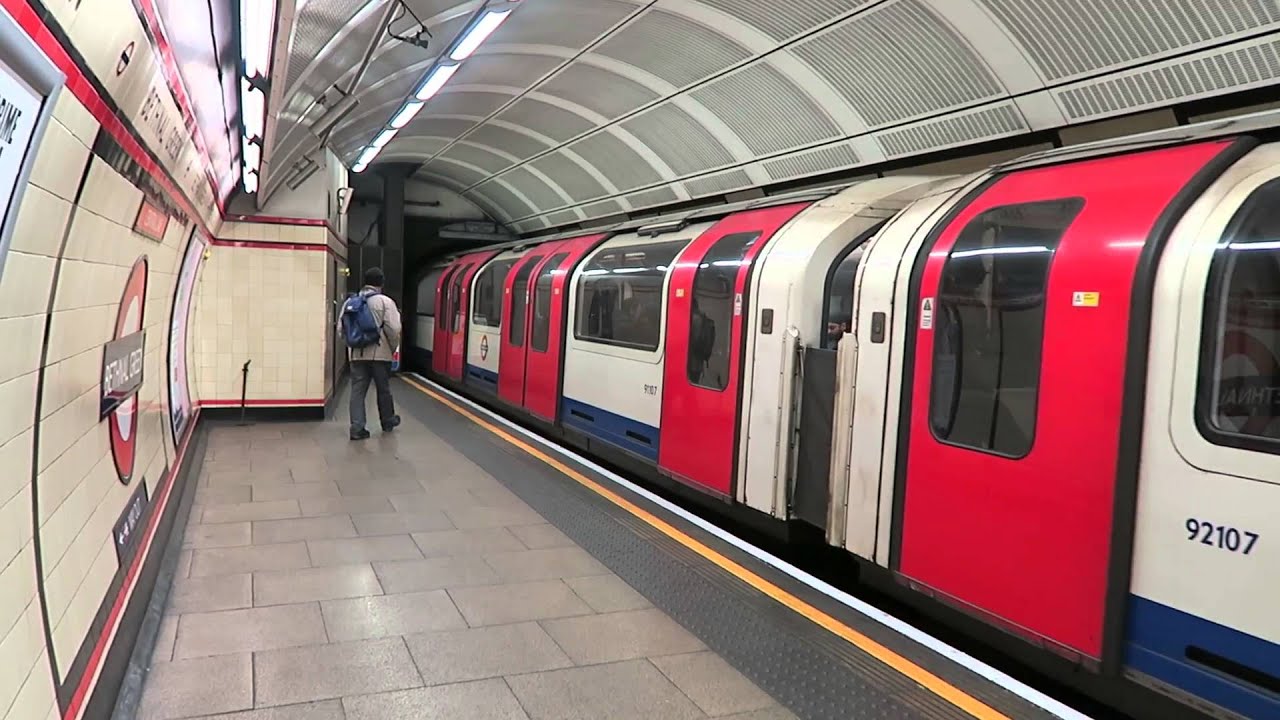 London Underground Central Line Trains At Bethnal Green 23 ...