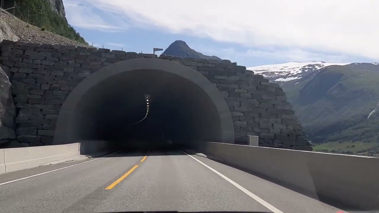 NORWEGIA - FJORDY, DROGA PO SZCZYCIE, LODOWCE, WOPDOSPADY