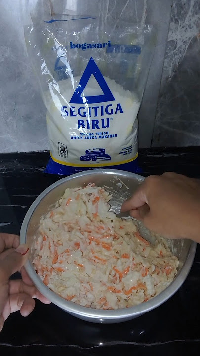 Membuat Bakwan Sayur dengan Tepung Terigu Segitiga Biru #shorts #mamareview
