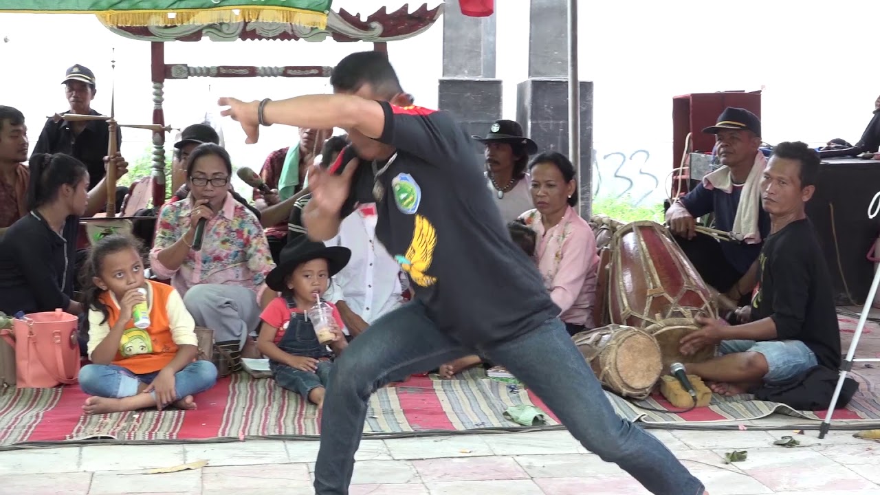 Aksi Bajidor Kahot vs Bajidor Muda Tandang Makalangan