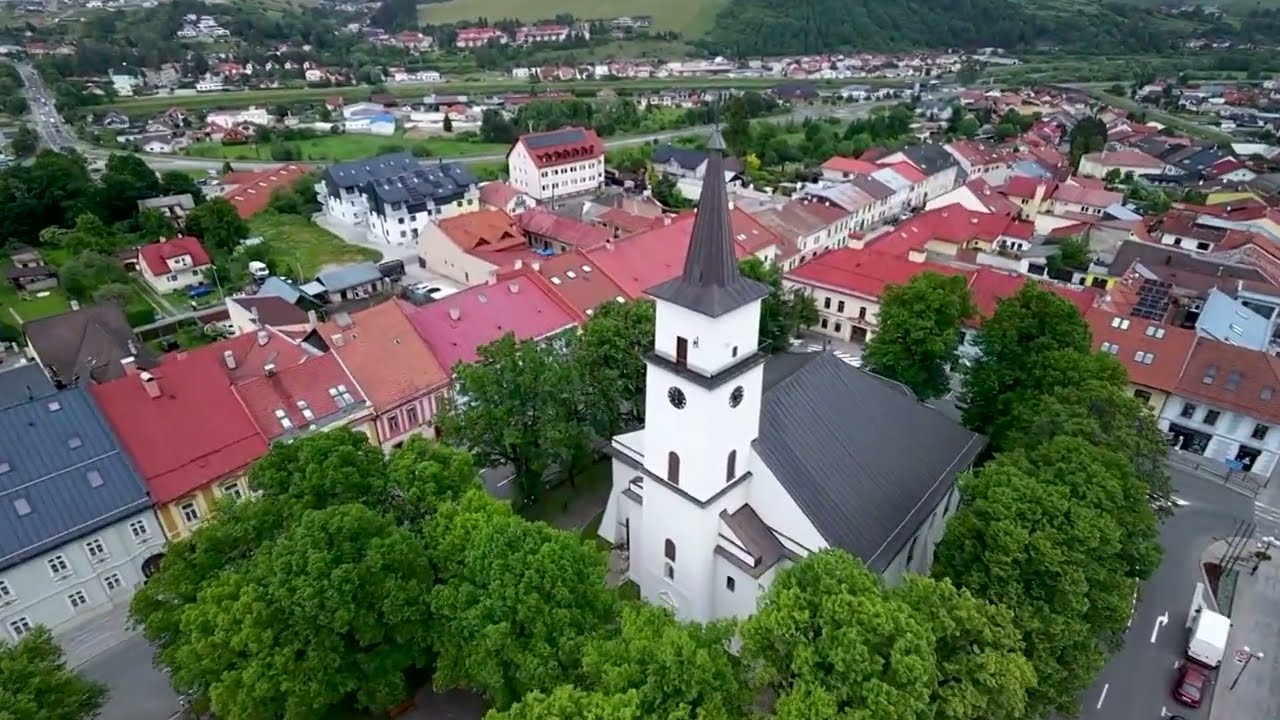 VIDEO Úchvatné zábery na vežu kostola, ktorá znovu ožila zvonkohrou