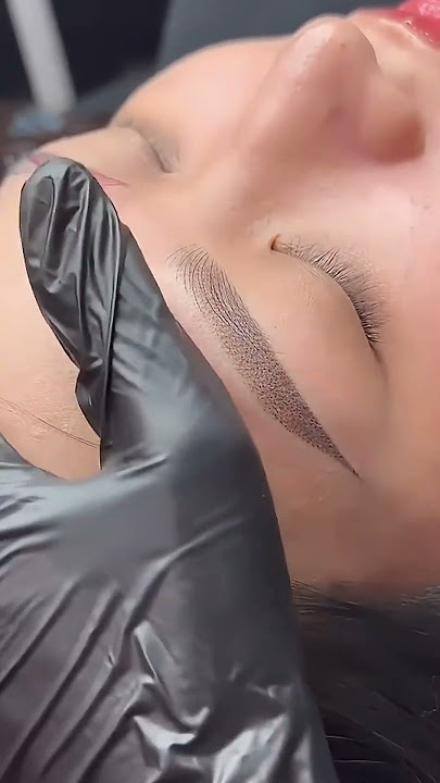 Close-Up: Realistic Hairstroke   Ombre Brow Blend ✨