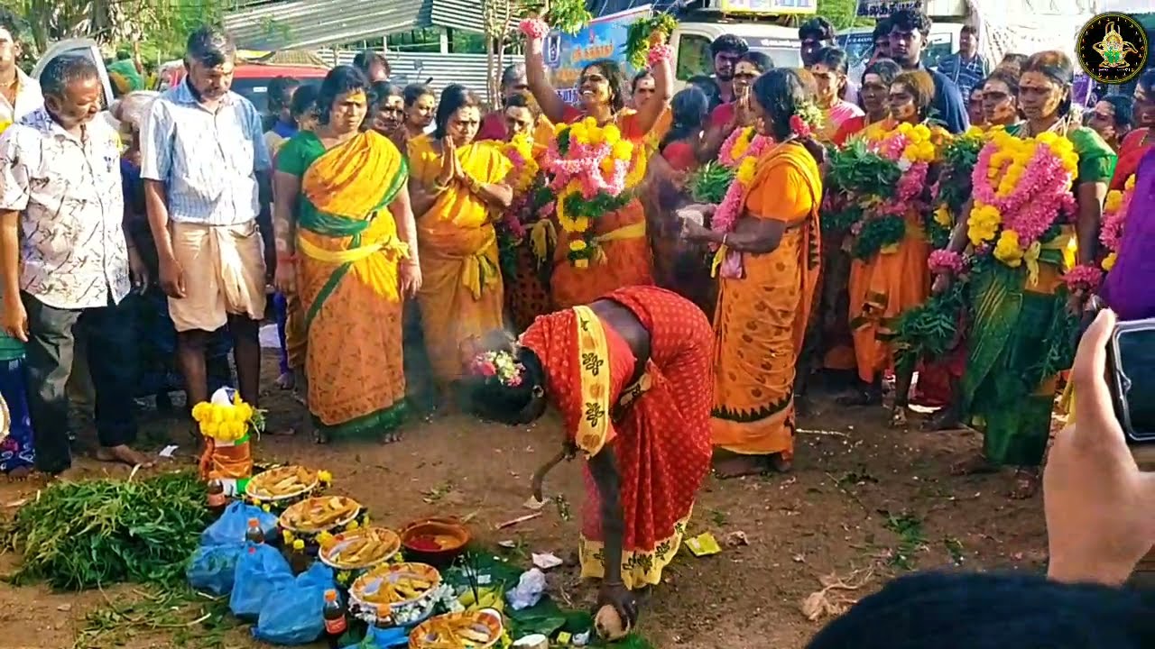 அக்னி சட்டி எடுத்தல் || ஸ்ரீ குருநாதர் இருக்கண்குடி மாரியம்மன் பாதயாத்திரை பக்தர்கள்