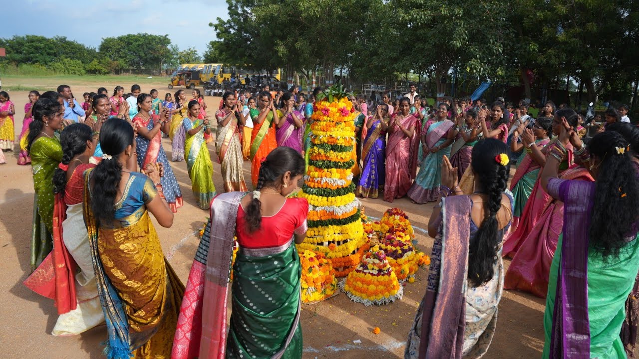 Bathukamma Celebrations 2025 // Thapovan High School Devarakadra 