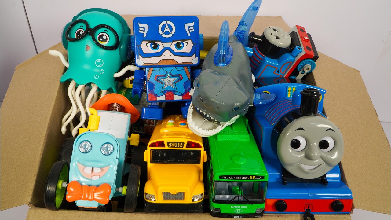 救急車、パトカーと楽しいおもちゃのミニカーで坂道走行！Fun toys and mini ambulances race down the slope and fall!