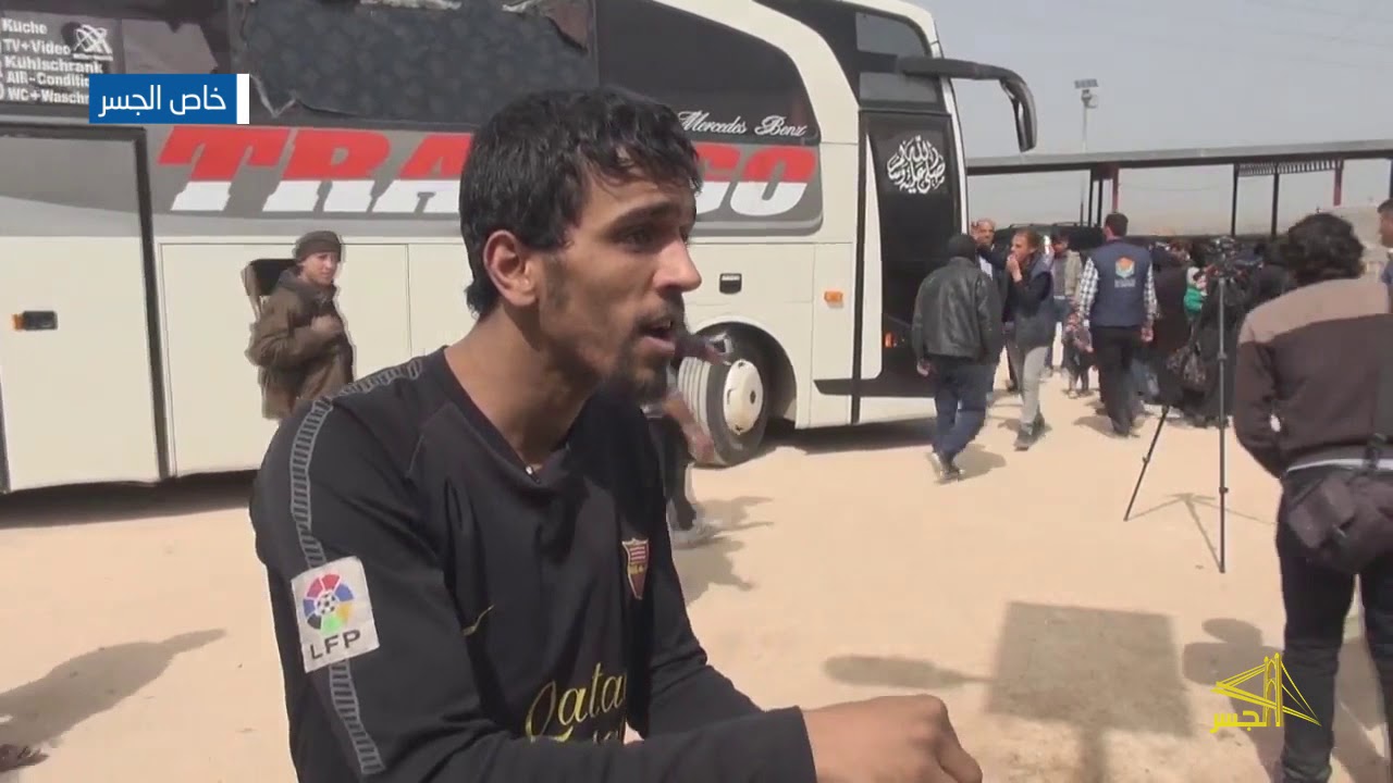 وصول الدفعة الأولى من مهجري حرستا إلى مخيمات الشمال السوري