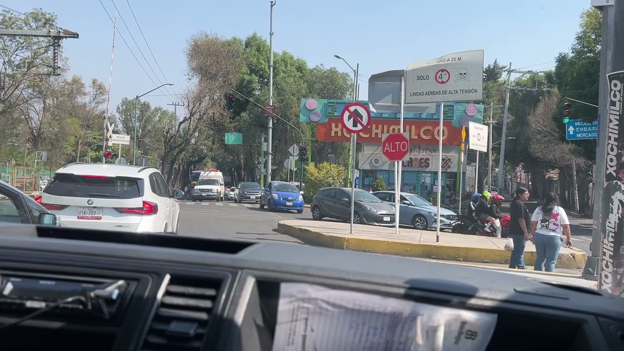 Camino a cargar material