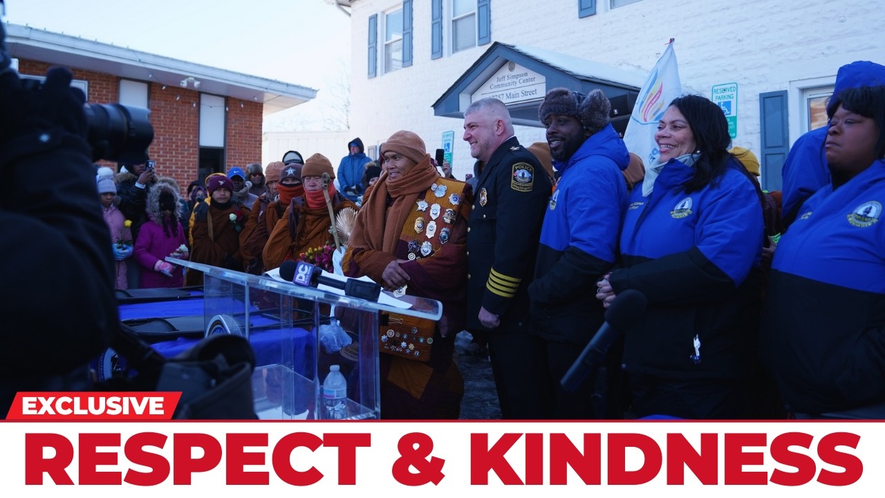 Уважение и доброта — что находят эти буддийские монахи по всей Америке.