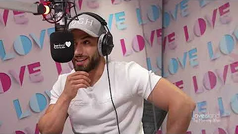 Love Island's Jess & Dom React To Their Awks First...