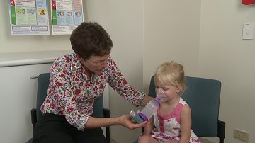 Aiming for Asthma Improvement: Using a spacer with face mask for a young child in Vietnamese.