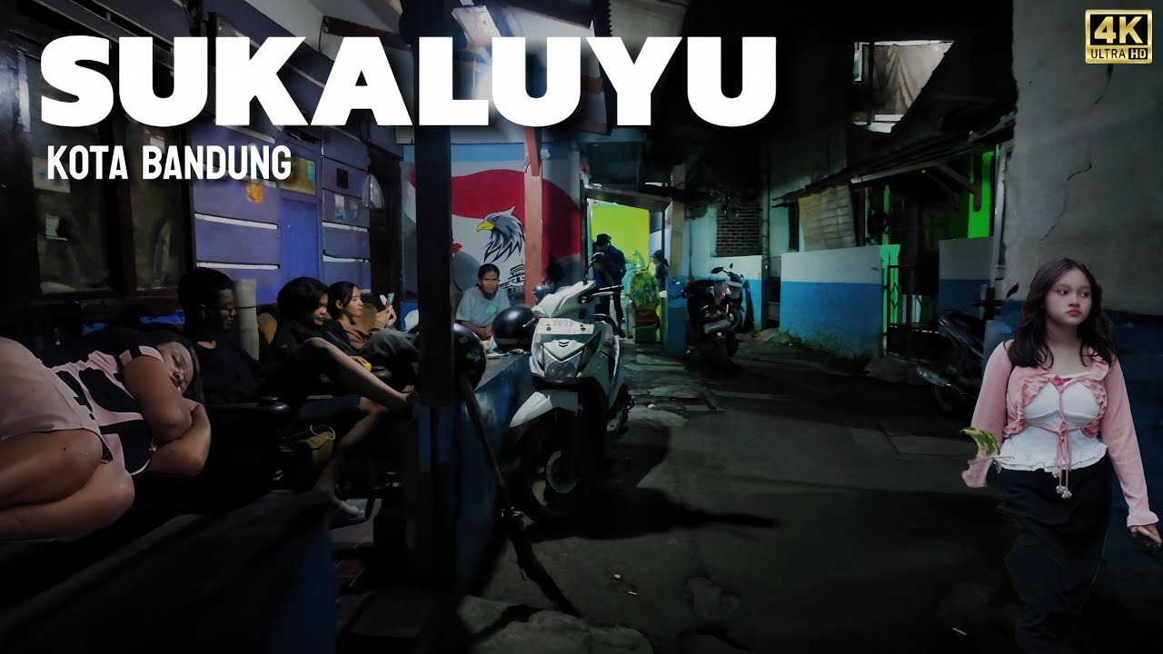 Ночная жизнь в узких переулках Сукалую, город Бандунг