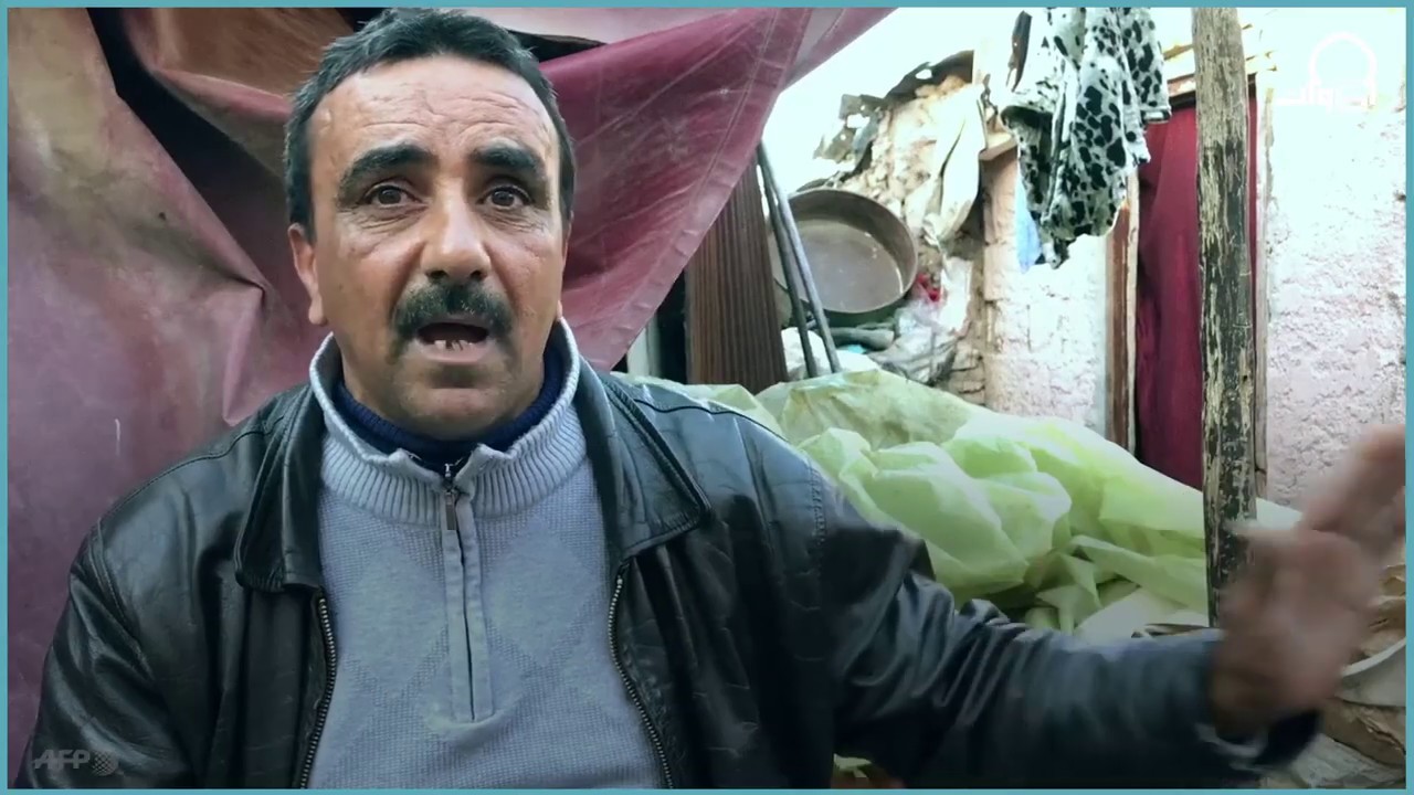 هذه آخر البيوت الصفيحية في مراكش.. يتقاسم فيها 6 أفراد غرفة واحدة