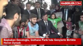 Başbakan Davutoğlu, Gülhane Parkı'nda Gençlerle Birlikte Horon Oynadı