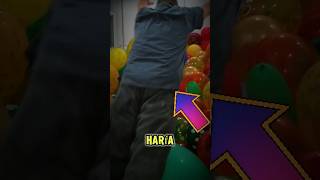 ¿Qué pasa si saltas en una cama de globos? #shorts