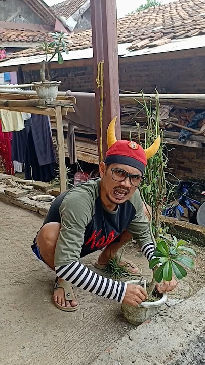 Don't play in the dirt, watch out for worms๐ชฑ##shortvideo #funny