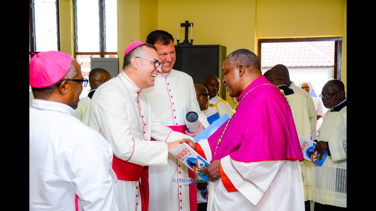 Askofu Mteule Thomas Kiangio akabidhiwa Rasmi ufunguo wa Kanisa Kuu Tanga/ Tazama Maaskofu walivyo..