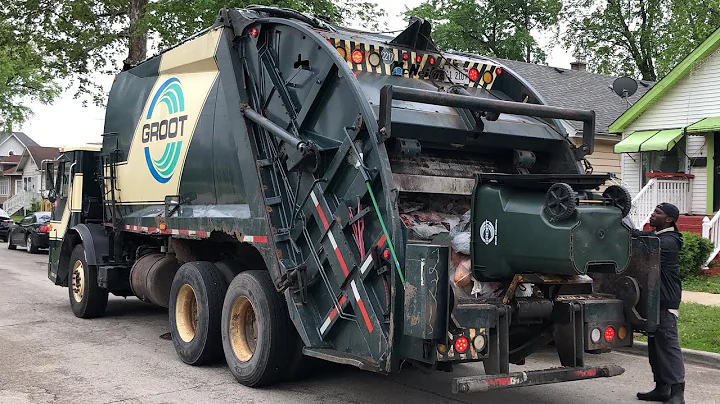 Groot Mack LEU McNeilus Rear Loader Garbage Truck on Heavy Bellwood Trash