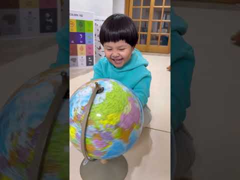 Around the World with DUNA! 🌍✨ (DUNA가 돌리는 작은 세상!)