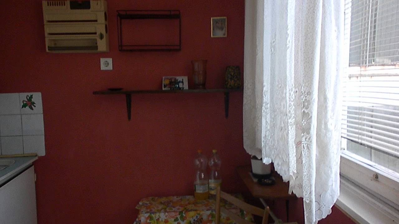 Konyha és folyosó 146 avas Ãfonyás kétszobás panel lakás 55nm ...