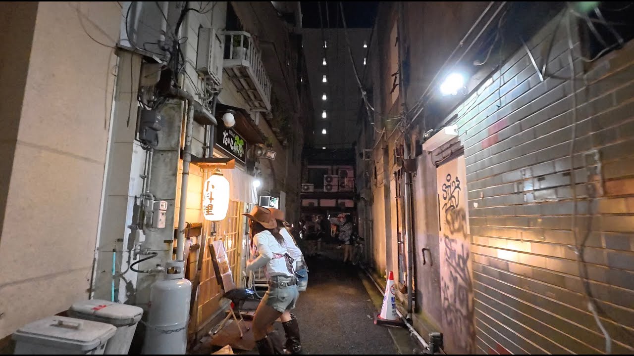 ハロウィンの金曜夜、松山大街道。その喧騒が響く、一本裏の静かな路地へ… | Matsuyama Halloween Night Walk