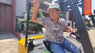 Mas Pijet Siap Menjadi Sales Forklift TCM..!!! Semangat by bima tcm 99 views 10 months ago 2 minutes, 9 seconds