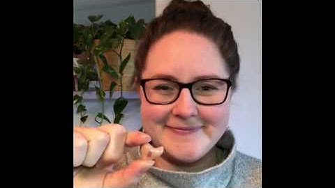 How to Insert and Remove a Custom Hearing Aid