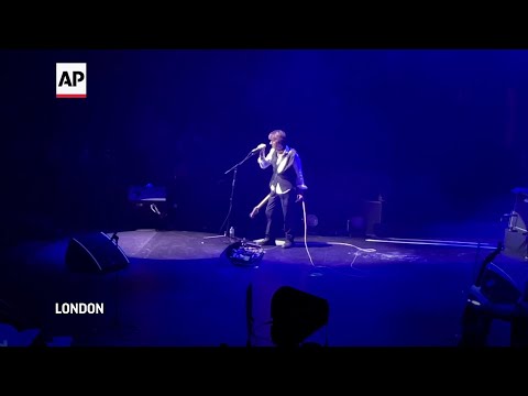 Johnny Depp gets standing ovation at London concert