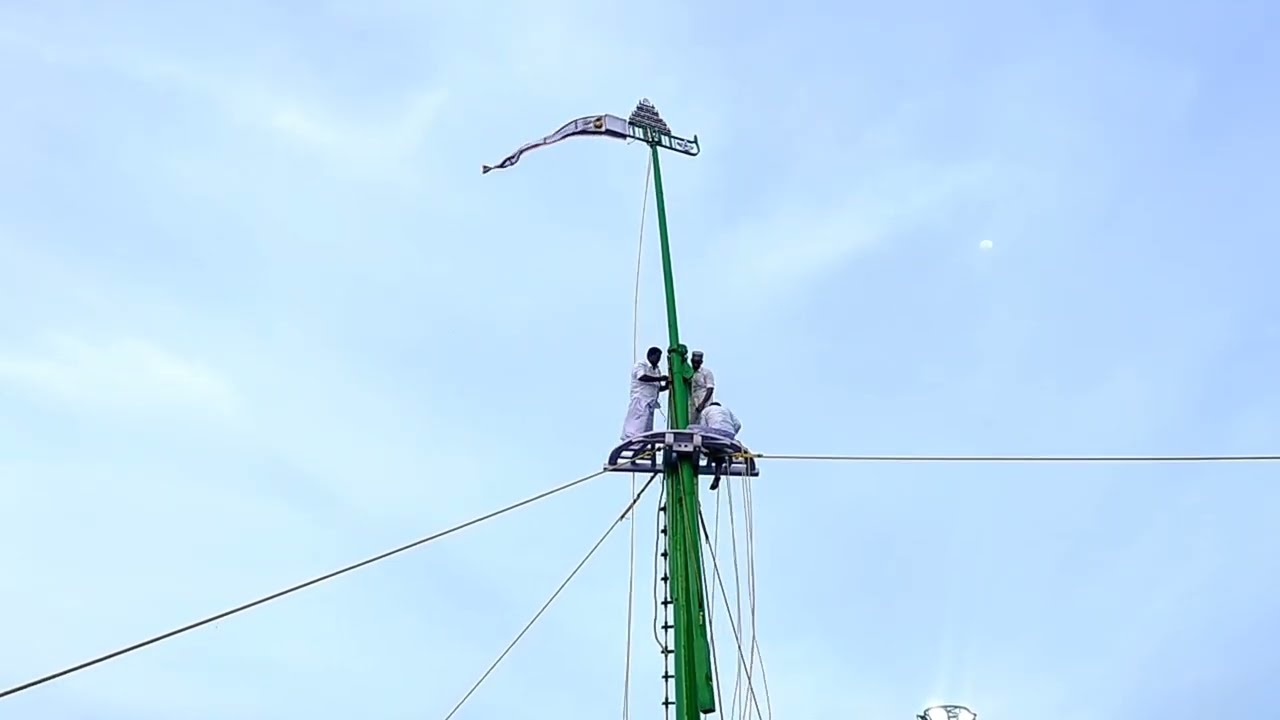 ஏர்வாடி தர்ஹாவில்  ஒரு லட்சம் பேர் கலந்து கொண்ட கொடிஏற்றம் நிகழ்வு!!