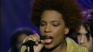 Macy Gray Performs 