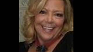 Karen Summer  has an associate's degree in law