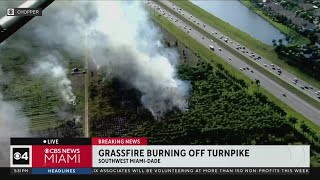 Grass fire burning along Turnpike in SW Miami-Dade