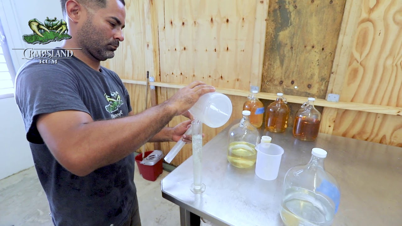 Testing Crab Island Rum Alcohol By Volume / Analizando el alcohol por