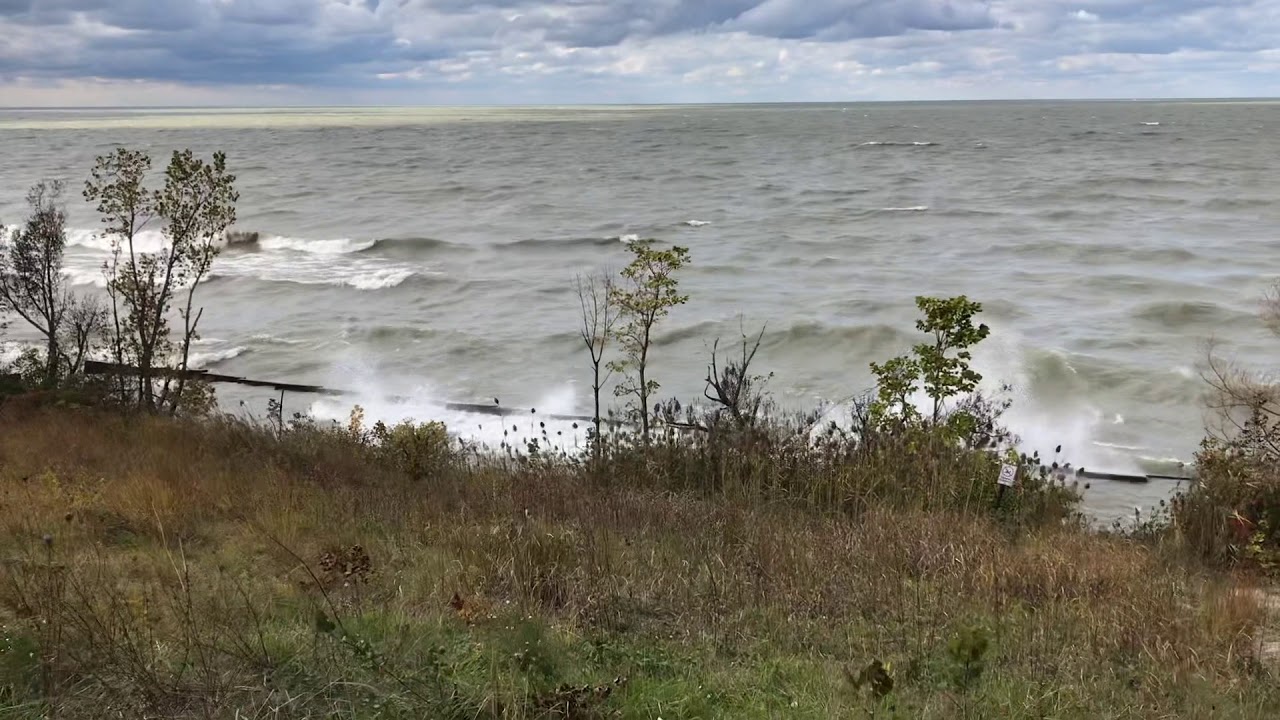 Angry Lake Erie , Willowick Ohio - YouTube
