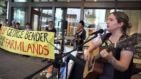Amazing Grace sung at George Bender vigil in Brisb...