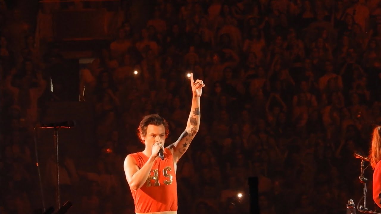 Harry Styles - “Late Night Talking” live in Toronto (15/08)