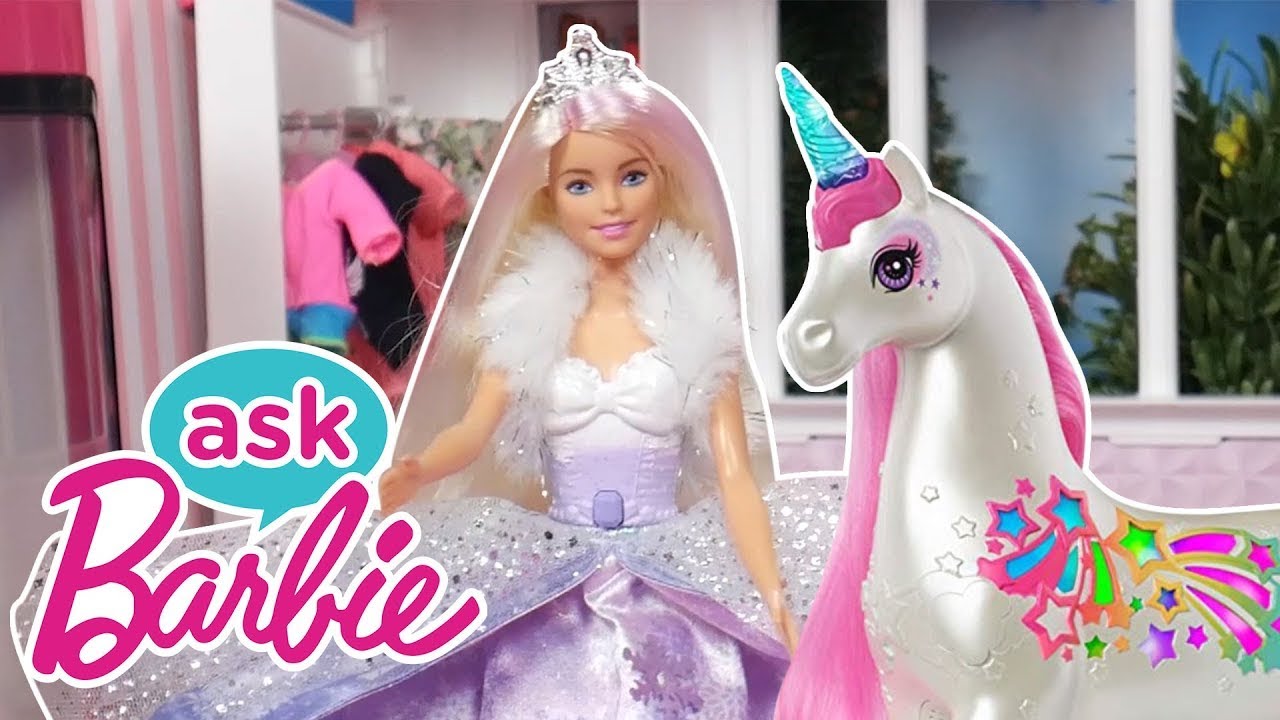 On toy - La caja de la Barbie LATAM unicornio. Meh! Honestamente luciría  mucho con algún diseño más elaborado.