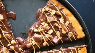 Reese's Peanut Butter Cup PIZZA !!