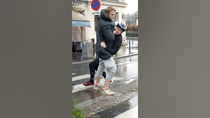 AUTOMOBILISTES ET CYCLISTES À PARIS (RAGNAR LE BRETON)