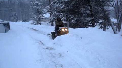 Cub Cadet 123 Snow plowing
