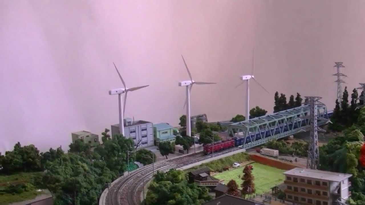 ソーラー式で回る「風力発電機」ジオラマにセットしてみました。 - YouTube