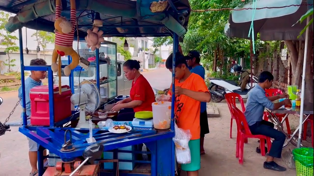 Popular Grilled Pork On Rice In Cambodia - Cambodian Street Food