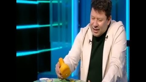ك. رضا عبد العال يفاجئ الجميع بتصرف صادم بعد مباراة الأهلي والزمالك وضحك هستيري بالأستوديو